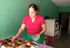 Pan de mujer: la historia de doña Mili, una madre de familia que hornea sueños en la 6 de Enero