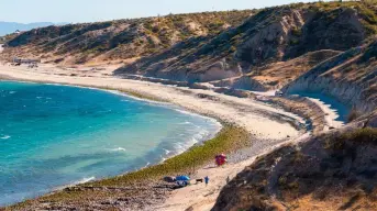 No es una alberca, pero parece una; te decimos donde queda la playa de aguas termales en Baja California y como puedes llegar a ella