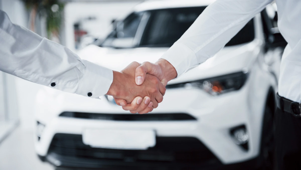 Antes de comprar un auto usado hay que informarse sobre cuáles son las mejores opciones. Foto: Freepik