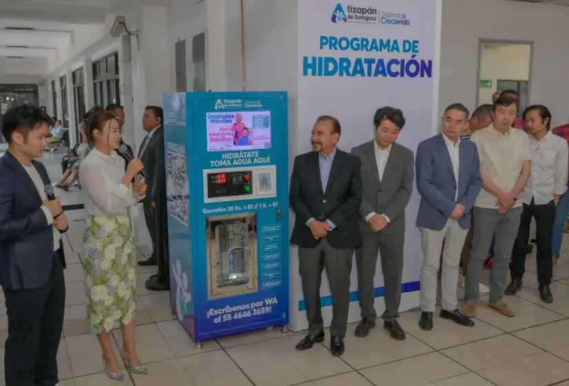 Presentación de las nuevas máquinas expendedoras de agua. Foto: Gobierno de Atizapán de Zaragoza