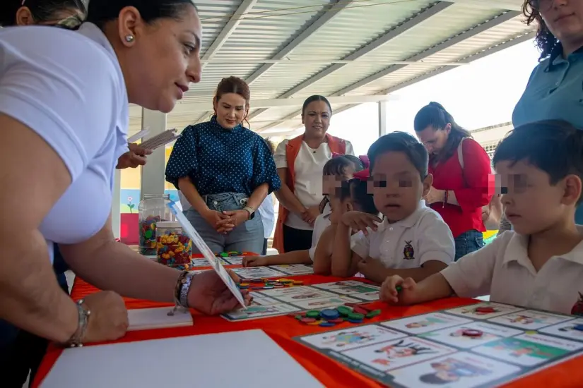 Niñas y niños del kínder Ángela Peralta