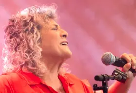 ¿Qué fue de la cantante Denisse de Kalafe, la intérprete de Señora, Señora?