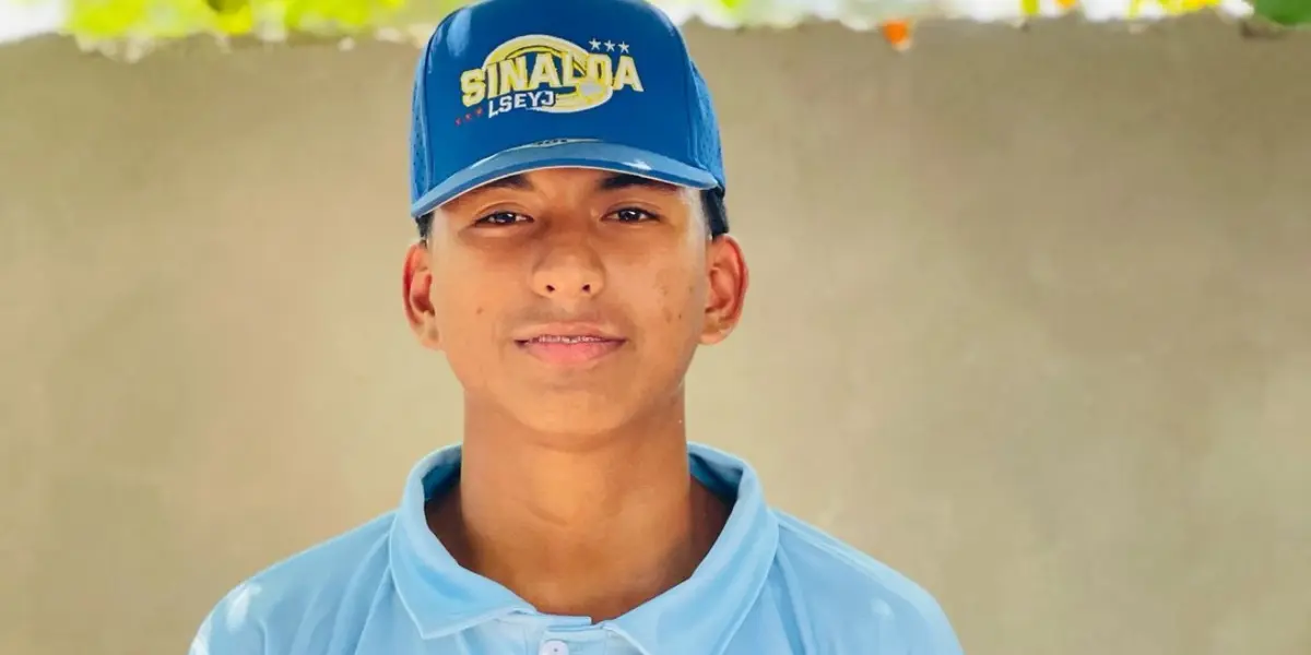 José Sánchez es un jugador de Beisbol Five y se esfuerza por representar a su ciudad en el deporte.