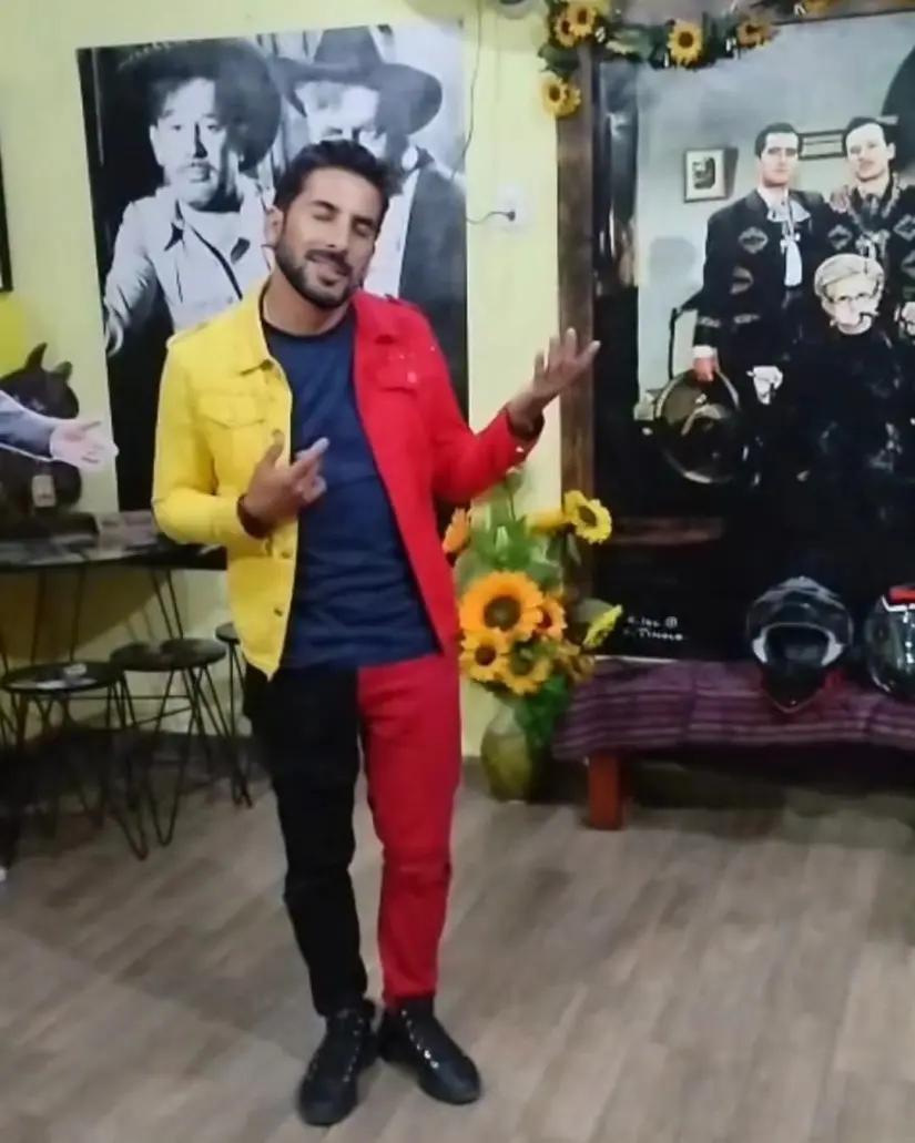 Con la mejor actitud, el artista chileno dio su presentación en Navolato. Con la mejor actitud, el artista chileno dio su presentación en Navolato.