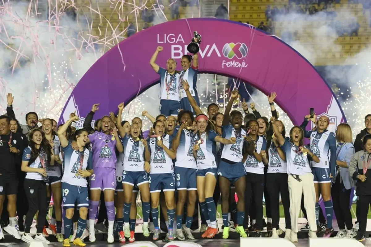 Las futbolistas de Pachuca Femenil festejaron su victoria en el campeonato. Foto: Liga MX Femenil
