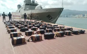 Semar incauta 1.3 toneladas de presunta cocaína en alta mar frente a Guerrero