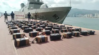 Semar incauta 1.3 toneladas de presunta cocaína en alta mar frente a Guerrero