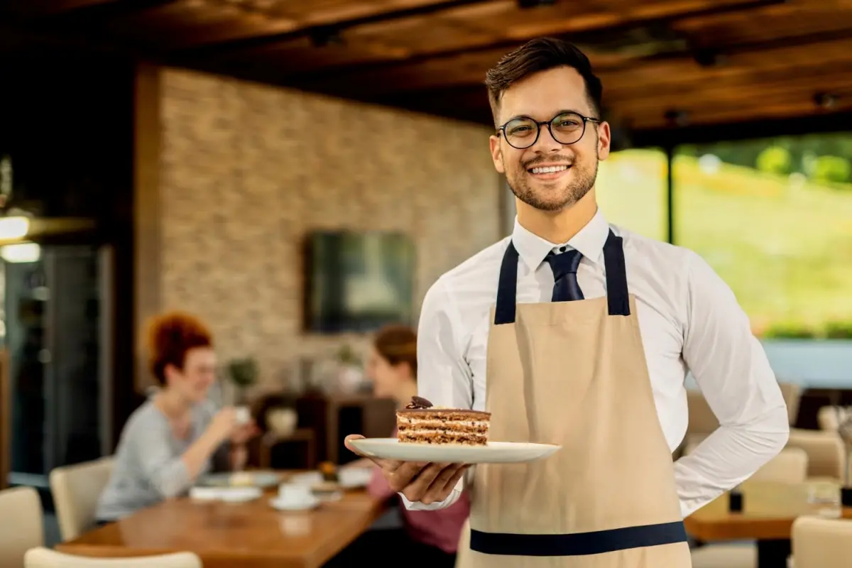 La Ley de Propinas busca beneficiar a trabajadores del sector de servicios que dependen de las propinas. Foto: Freepik