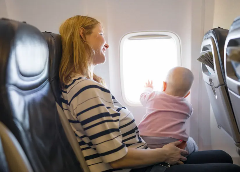 Si se viaja con bebés existen regulaciones especiales. Si se viaja con bebés existen regulaciones especiales.