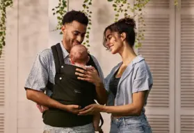 Esenciales del Portabebés: Combinando Comodidad y Apoyo de Lactancia para Madres.