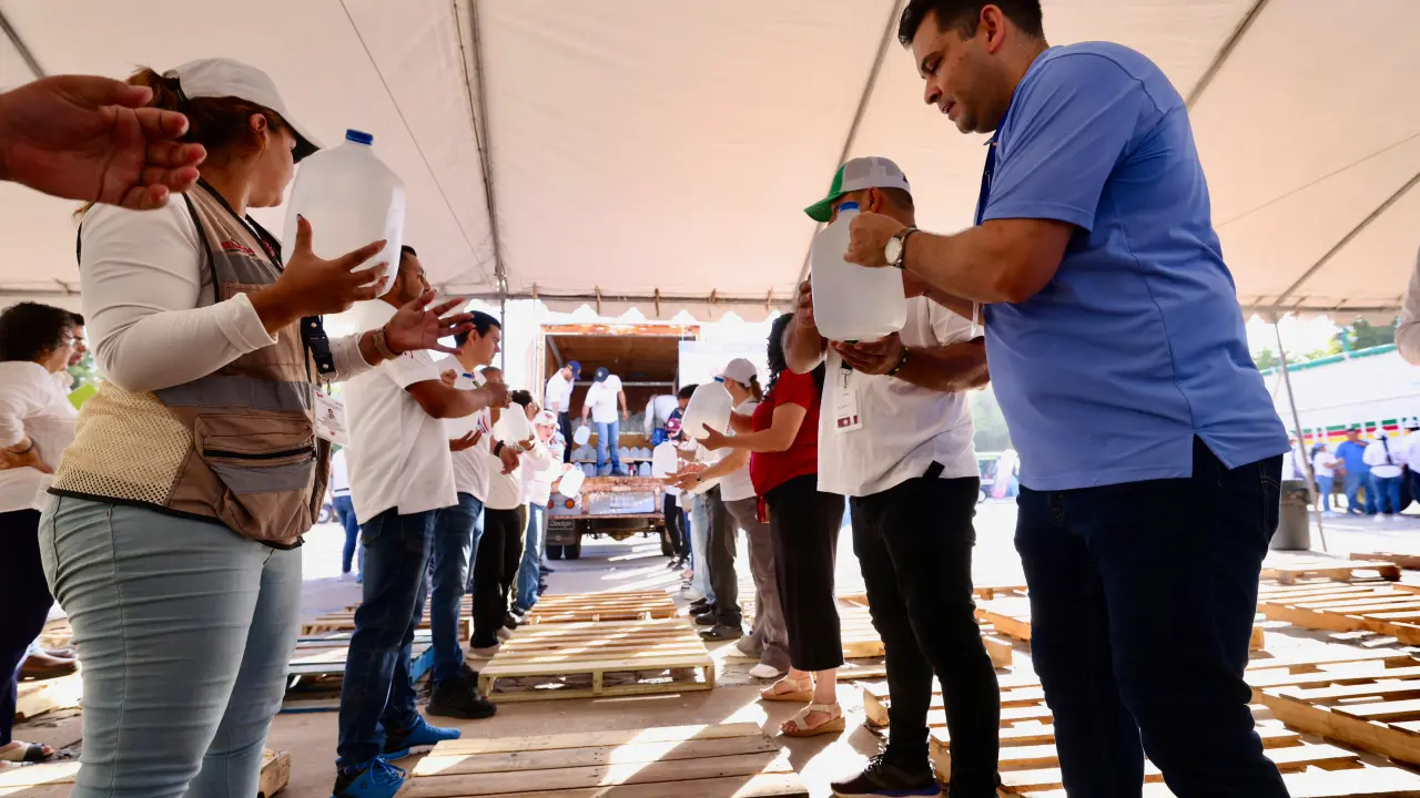 Rubén Rocha Moya y DIF Estatal Dan Inicio al Aquatón para Abastecer 400 Comunidades.