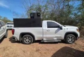 Aseguran en  Culiacán vehículos blindados, arma larga y cartuchos