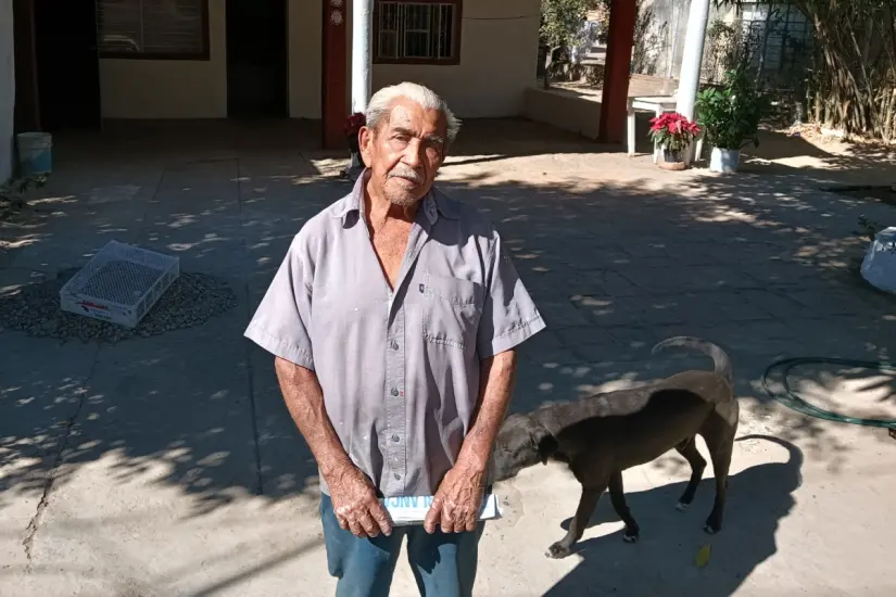 imagen recuadro Leoncio Quiroz Moreno tiene dos perros guardianes, Popeye y Lucas, sus fieles amigos.