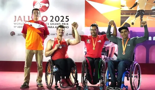 Él para atleta Fernando Sánchez recibe la medalla de oro en el Grand Prix Jalisco 2025. Foto: Cortesía Él para atleta Fernando Sánchez recibe la medalla de oro en el Grand Prix Jalisco 2025. Foto: Cortesía