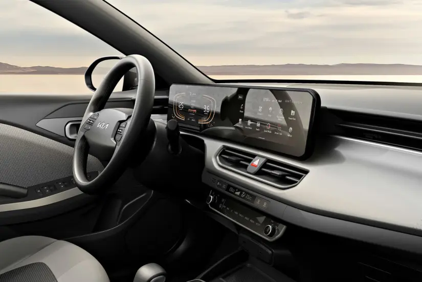Equipamiento de tecnología en el Kia K3. Foto: motorpasion.com Equipamiento de tecnología en el Kia K3. Foto: motorpasion.com