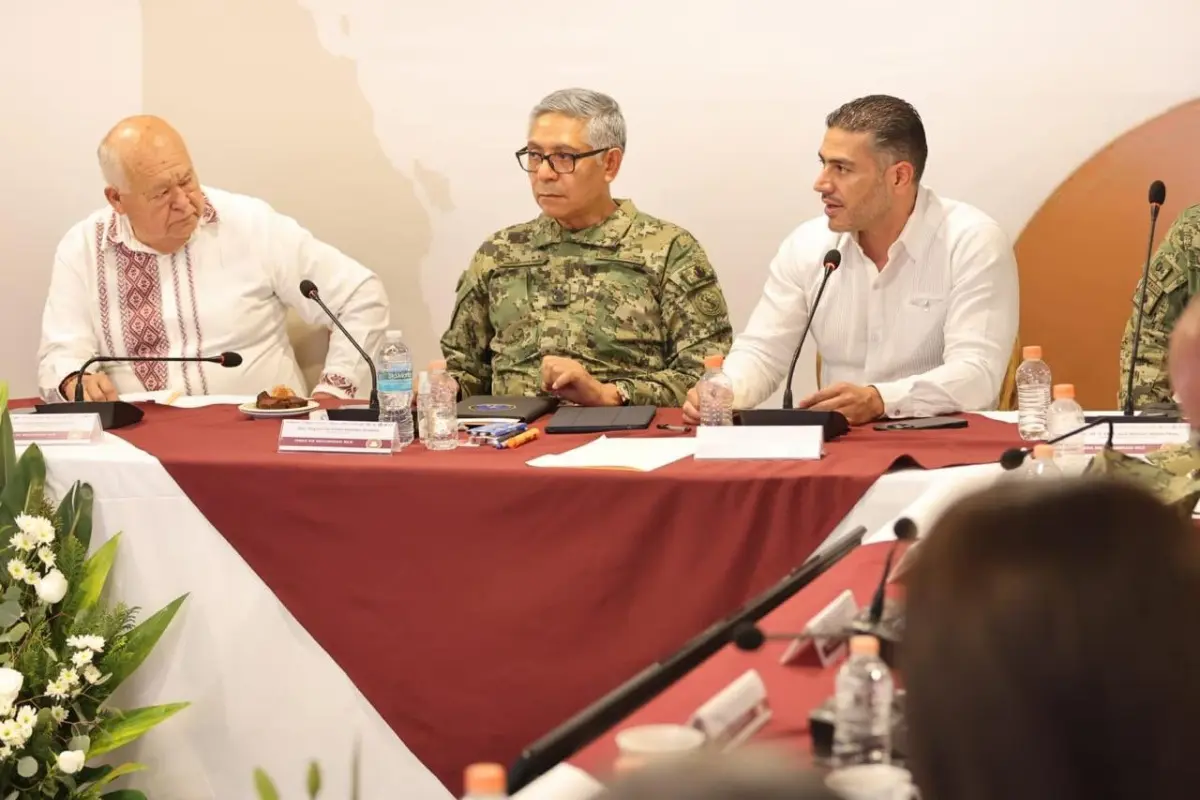 En la reunión estuvieron autoridades federales, estatales y municipales de Baja California Sur. Foto: SSPC