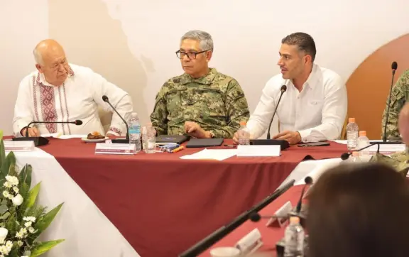 Titulares de SSPC y Marina se reúnen con autoridades de Baja California Sur para reforzar seguridad