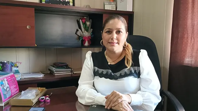 Angélica María Espinoza Sánchez, maestra de aula por 19 años, fue nombrada directora de la Primaria Distribuidores Nissan 64, en marzo pasado. | Fotos: Francisco Castro y de cortesía