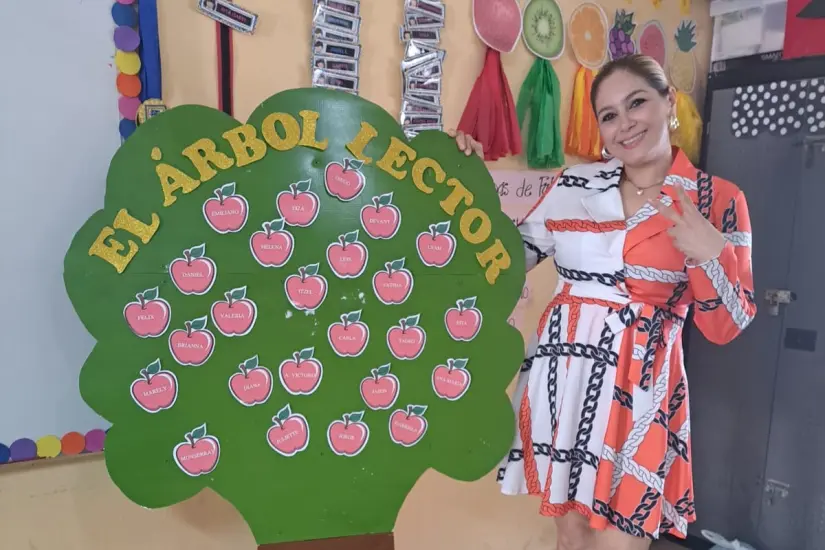 imagen recuadro El Árbol Lector ha sido una de las múltiples estrategias de la maestra Angélica María para impulsar el gusto por la literatura en sus alumnos.