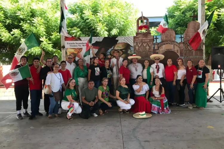 Catia Margarita Iribe: tres décadas transformando vidas con arte en las aulas de Santa Fe