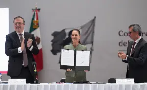 Claudia Sheinbaum firma acuerdo con tiendas departamentales para impulsar productos hechos en México
