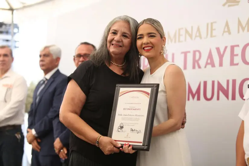 Profa. Emilia Soto Gómez, una de las homenajeadas tras sus 25 años de trayectoria. Foto: Cortesía. Profa. Emilia Soto Gómez, una de las homenajeadas tras sus 25 años de trayectoria. Foto: Cortesía.