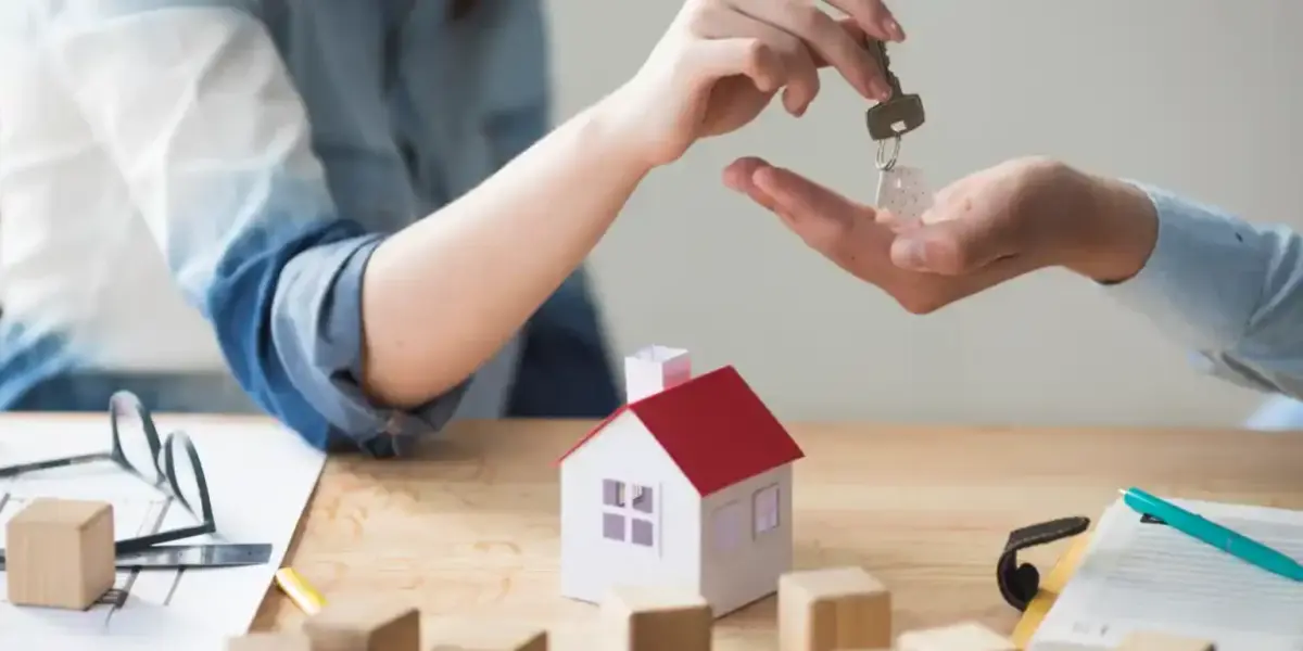 Existen varias alternativas para adquirir una casa desde una edad joven en México.