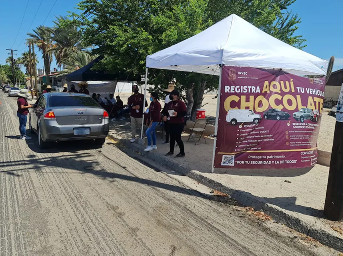 ¿Cómo puedo regularizar un auto chocolate a través del decreto de vehículos extranjeros?