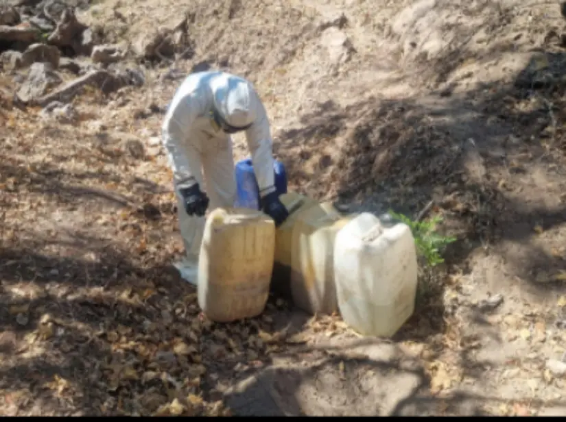 Golpe al narco en Cosalá: 33 millones de pesos en decomiso de metanfetamina Los materiales asegurados se utilizaban para la elaboración de metanfetamina. Foto: Cortesía
