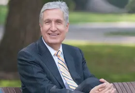 David Noel Ramírez es el maestro que transforma miles de vidas en México