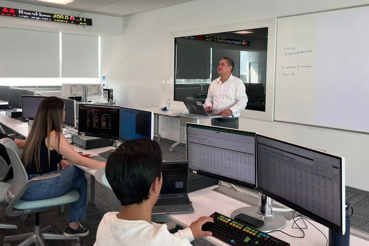 De formación Contador Público y docente con más de 28 años de carrera, Daniel González Olivares es profesor en la Escuela de Negocios del Tecnológico de Monterrey, Campus Puebla.