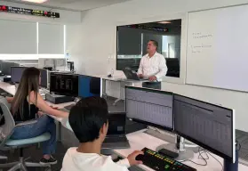 Un maestro que inspira: la historia de Daniel González y su impacto en generaciones del Tec
