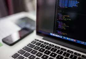 OpenAI Adquiere Windsurf: Un Paso Gigante en la Programación con IA