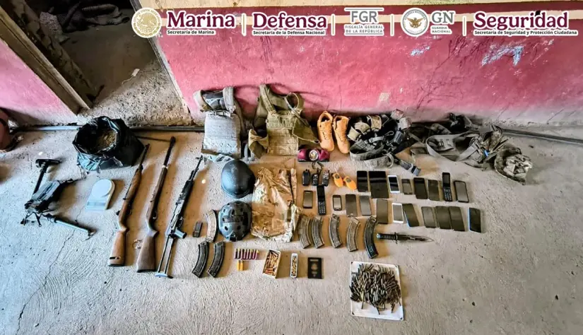 Enfrentamiento en Michoacán deja 12 criminales muertos y 9 detenidos En el lugar aseguraron armamento y equipo táctico. Foto: Marina