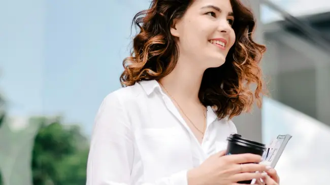 Fondeso lanza programa de microcréditos para mujeres con tasa fija del 0.25 % quincenal.