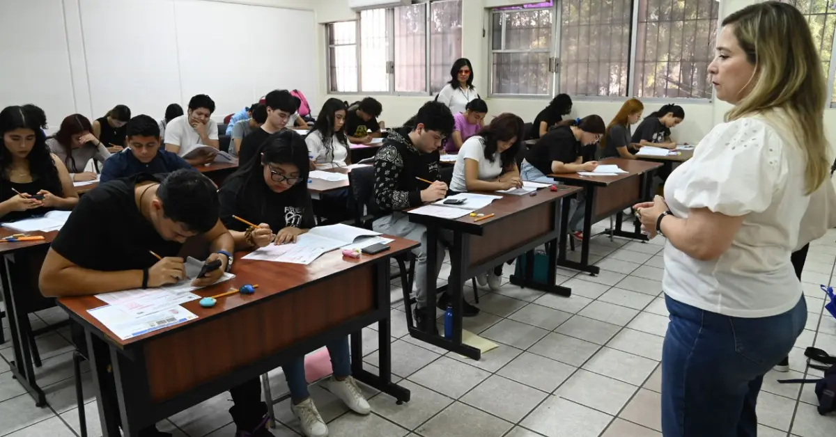 Comienza el ciclo 2025-26: 52 000 jóvenes presentan examen en la UAS