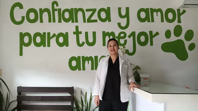 Karina también asesora por teléfono o WhatsApp, y se muestra dispuesta a participar en campañas de esterilización como labor social. / Imágenes de Francisco Castro