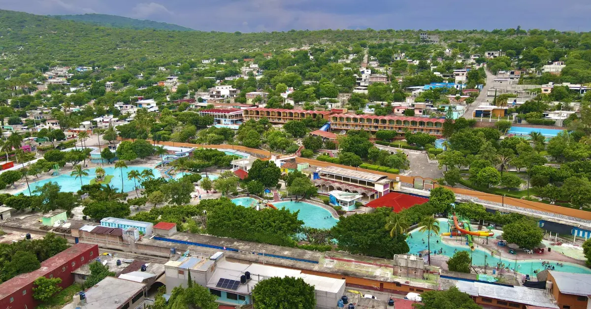 Balnearios con aguas termales en el corredor Cuernavaca-Acapulco; horarios y costos