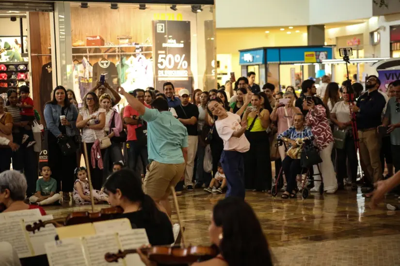 Flash Mob del ISIC llena de música y folclor el corazón de Culiacán Flash Mob del ISIC llena de música y folclor el corazón de Culiacán