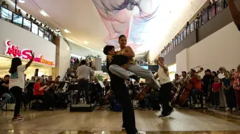 VIDEO. La Orquesta Sinfónica de Sinaloa toma Plaza Fórum con Flash Mob cultural