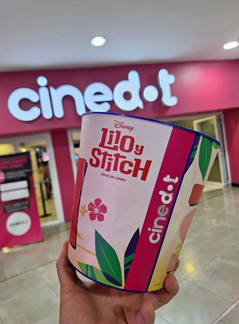 Cubeta palomera de la pelicula de Lilo y Stitch en Cinedot Cubeta palomera de la película de Lilo y Stitch en Cinedot. Foto: Coleccionando