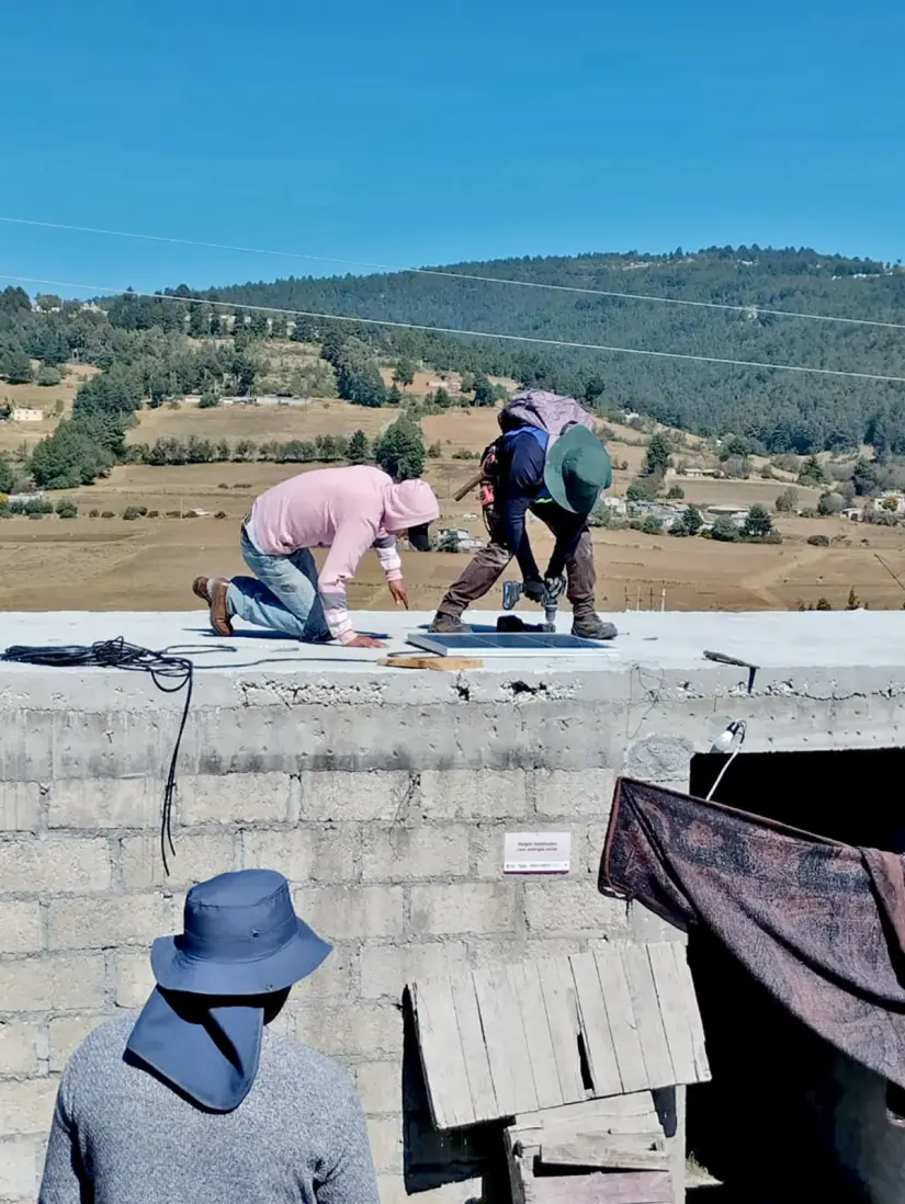 instalación de paneles solares en San Felipe del Progreso. Foto: Cortesía instalación de paneles solares en San Felipe del Progreso. Foto: Cortesía