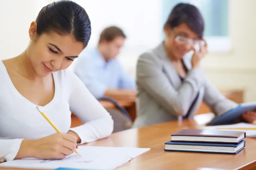 Examen de admisión. Foto: Freepik Examen de admisión. Foto: Freepik