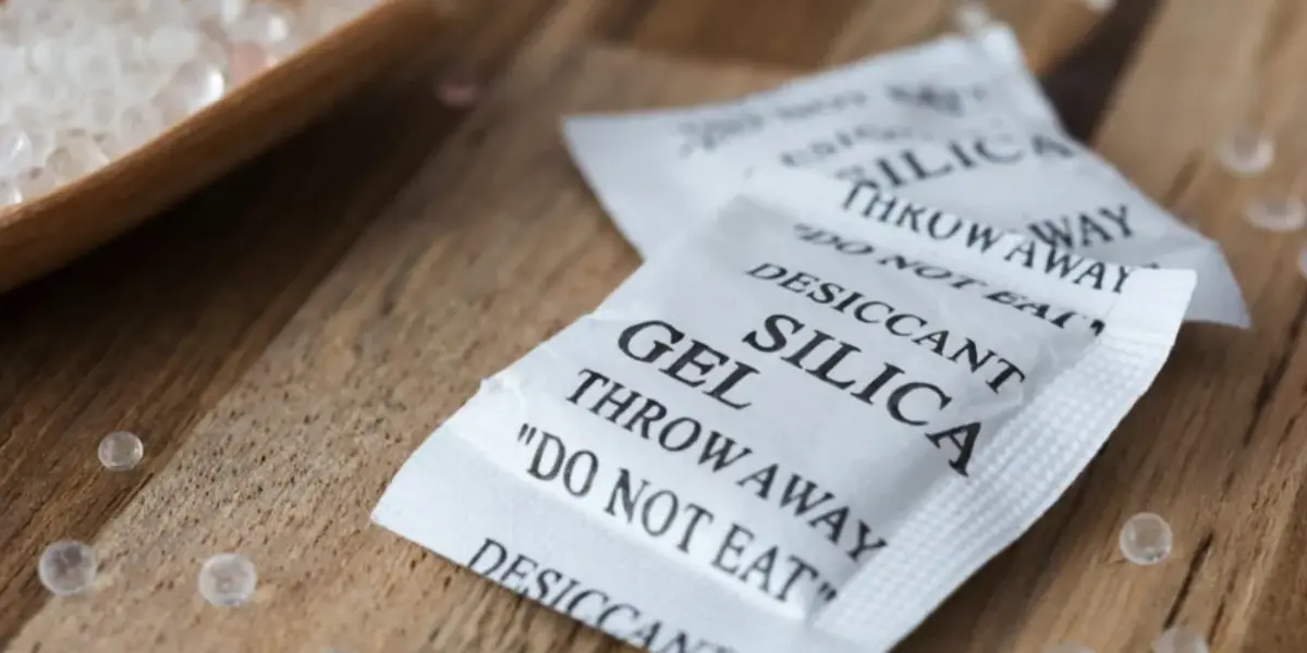 ¿Qué son las bolsitas de gel sílice que viene en algunas cajas de electrónicos o ropa?. Foto: cortesía