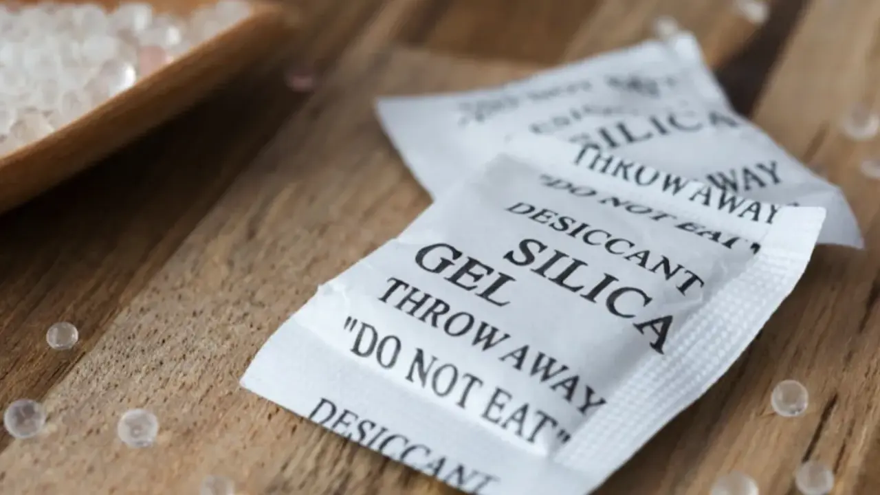 ¿Qué son las bolsitas de gel sílice que viene en algunas cajas de electrónicos o ropa?. Foto: cortesía