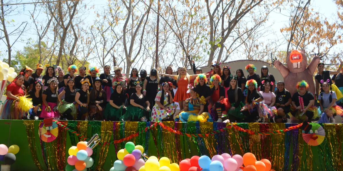 La escuela primaria “Ing. Manuel Rivas Mejía” se llenó de magia, ritmo y color con la presentación del Circo de la Alegría. Foto: Juan Madrigal