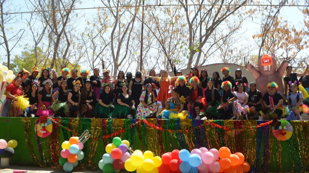 La escuela primaria “Ing. Manuel Rivas Mejía” se llenó de magia, ritmo y color con la presentación del Circo de la Alegría. Foto: Juan Madrigal