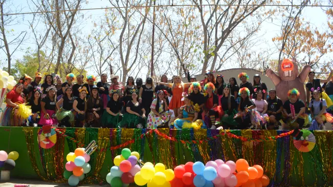 La escuela primaria “Ing. Manuel Rivas Mejía” se llenó de magia, ritmo y color con la presentación del Circo de la Alegría. Foto: Juan Madrigal