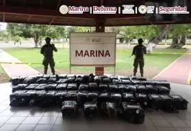 Marina impide traslado de 1.2 toneladas de cocaína en frente a las costas de Michoacán