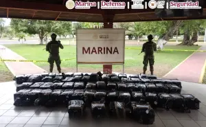 Marina impide traslado de 1.2 toneladas de cocaína en frente a las costas de Michoacán